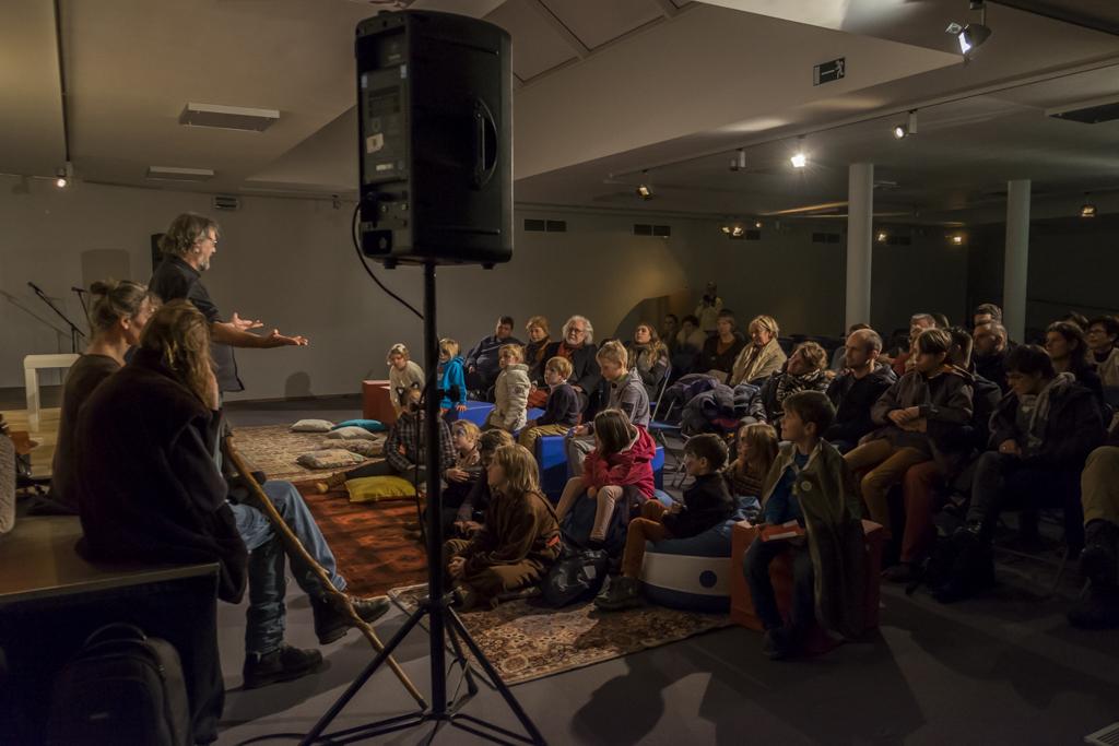 Sfeerbeeld van de eerste editie van het vertelfestival in Ten Duinen, in 2016 (c) Lambert Derenette & Linda Renette